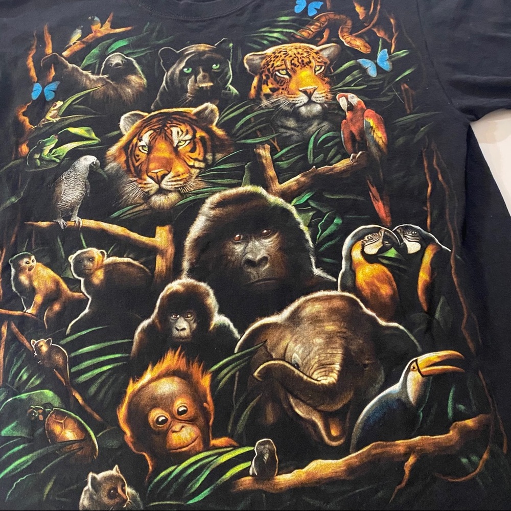 Vintage All over Print Animals T-shirt - Picture 2 of 5